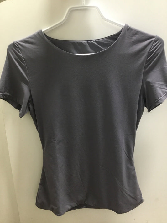 T-shirt size 8